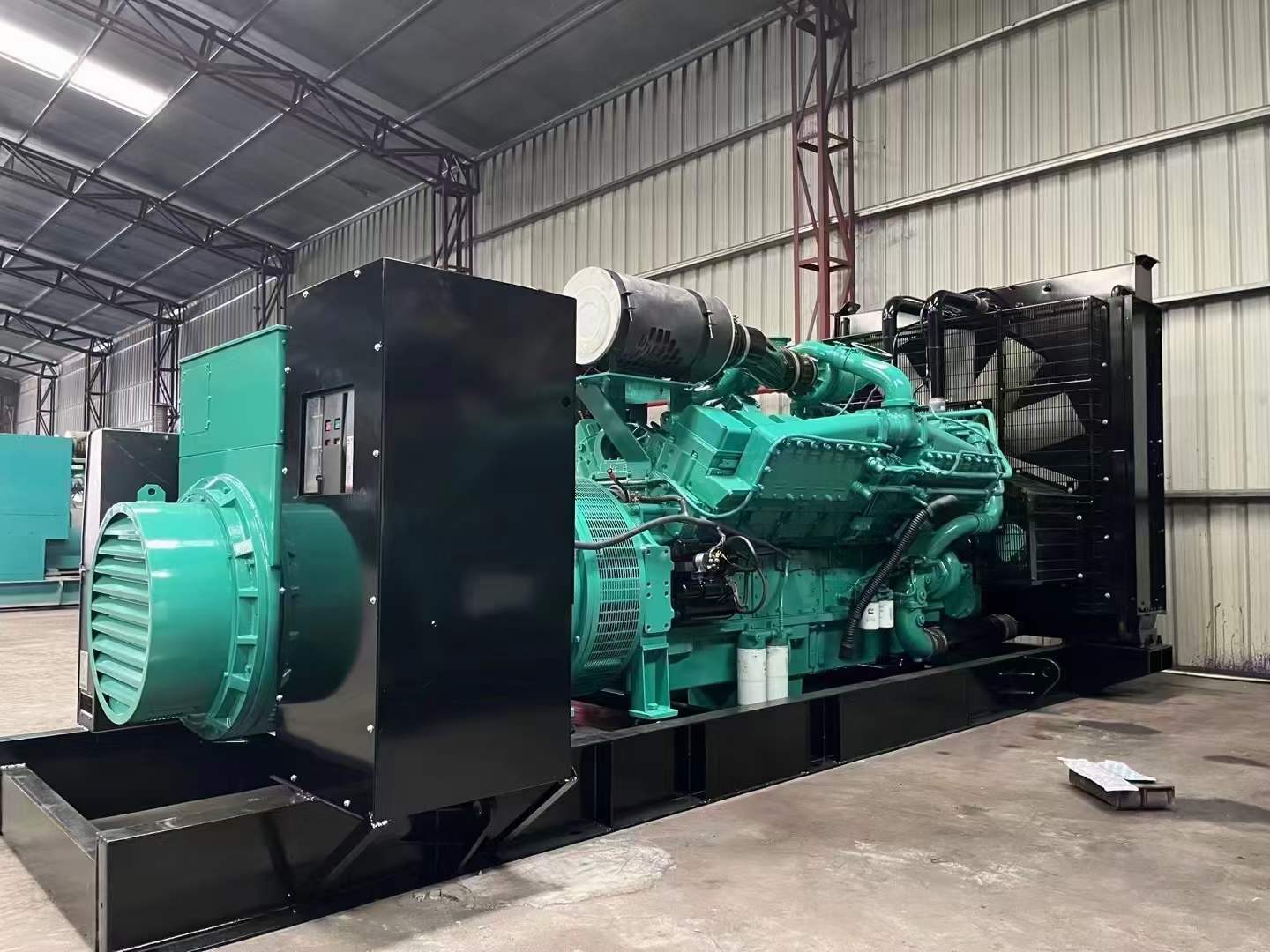 晋宁如何降低 800kW 柴油发电机输出电流的波动？